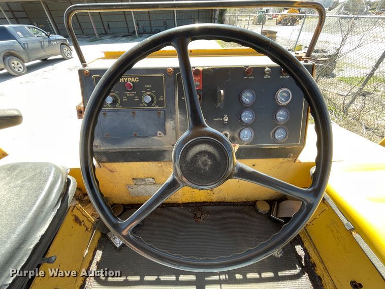 image for item II9366 Hyster C766A  double drum roller compactor