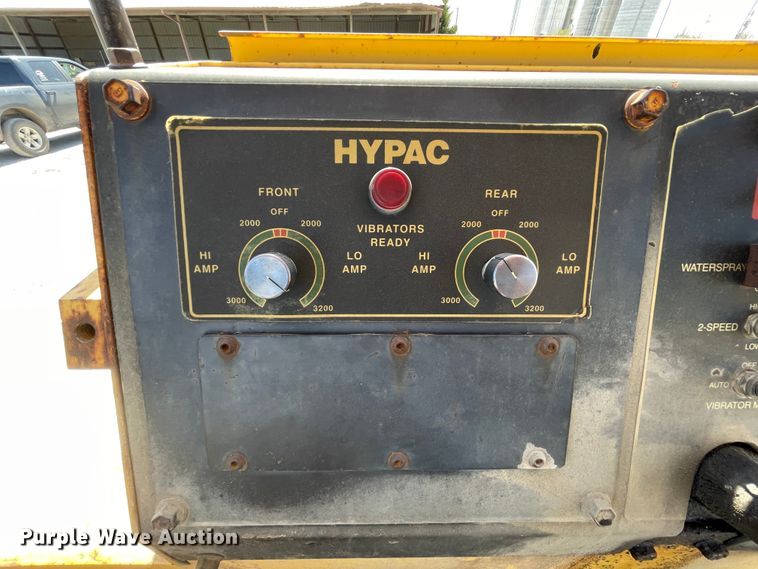 image for item II9366 Hyster C766A  double drum roller compactor