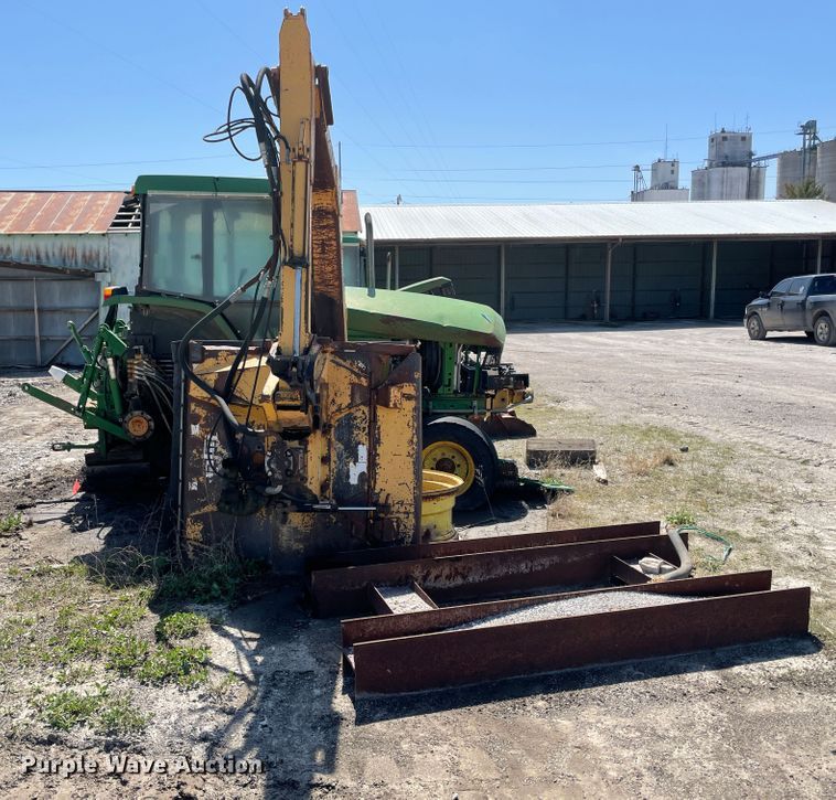 image for item II9367 (2) John Deere tractors
