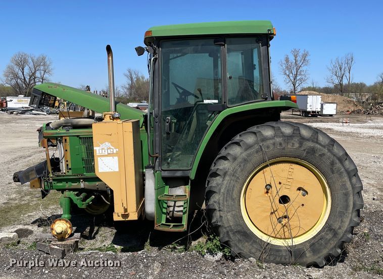image for item II9367 (2) John Deere tractors