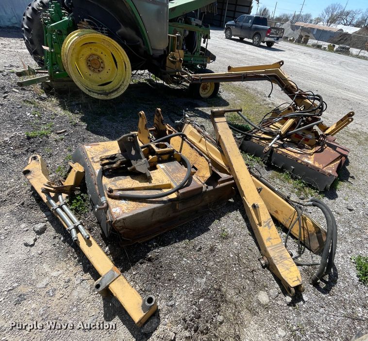 image for item II9367 (2) John Deere tractors