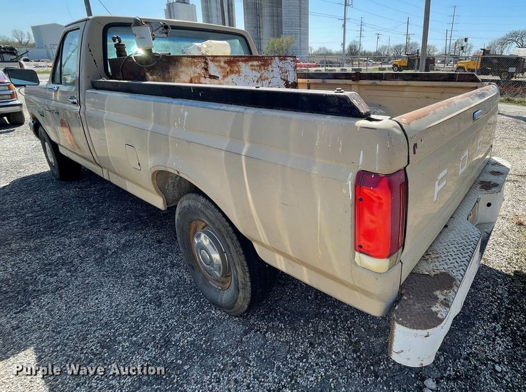 image for item II9370 1988 Ford F250  pickup truck