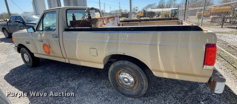 image for item II9370 1988 Ford F250  pickup truck