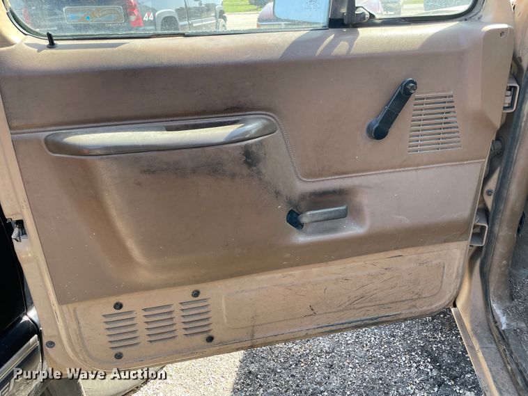 image for item II9370 1988 Ford F250  pickup truck