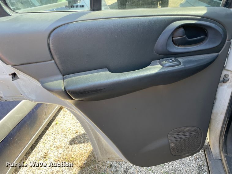 image for item II9372 2002 Chevrolet Trail Blazer  SUV