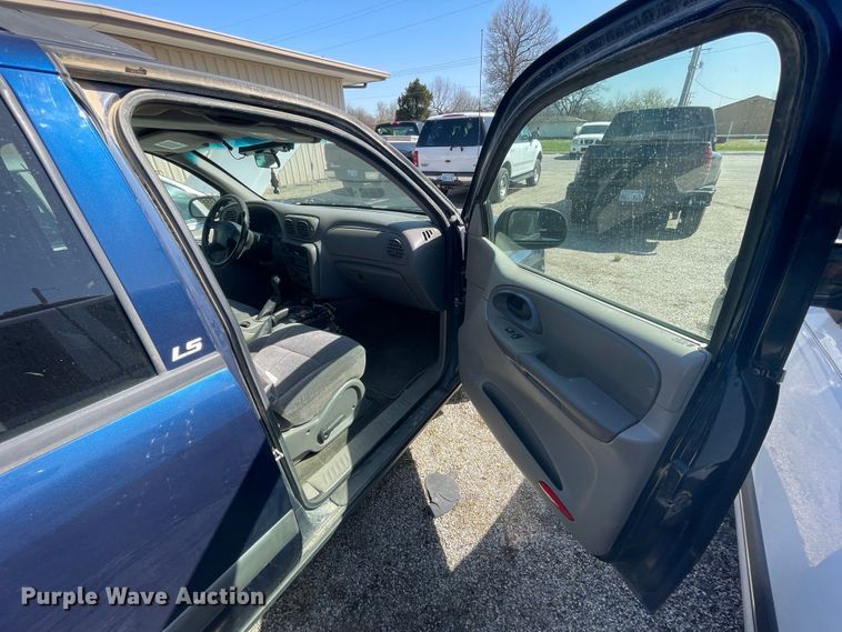 image for item II9373 2004 Chevrolet Trail Blazer  SUV