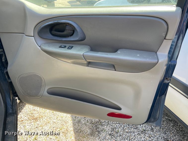 image for item II9373 2004 Chevrolet Trail Blazer  SUV