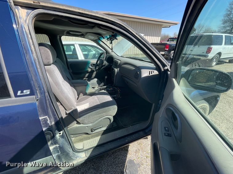 image for item II9373 2004 Chevrolet Trail Blazer  SUV