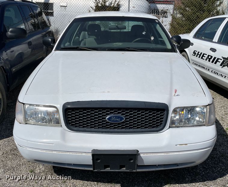 image for item II9374 2003 Ford Crown Victoria Police Interceptor