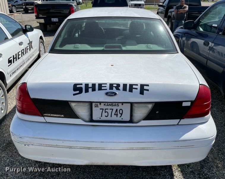 image for item II9374 2003 Ford Crown Victoria Police Interceptor