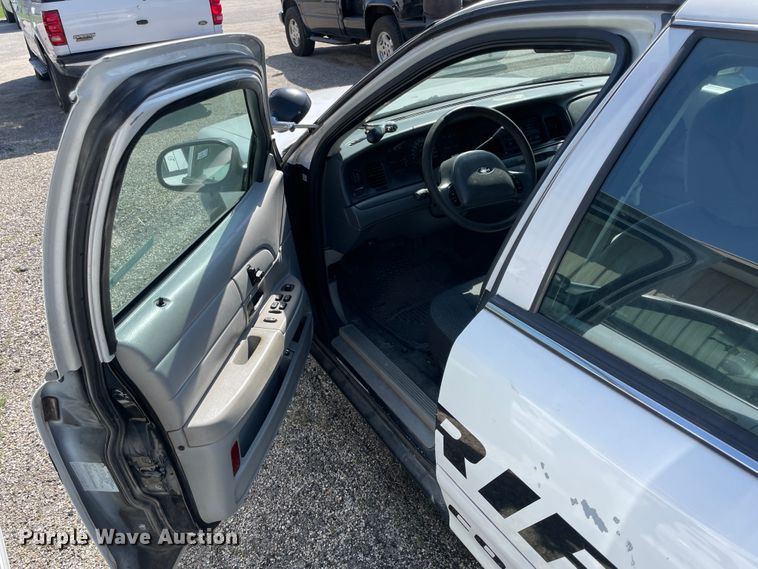 image for item II9374 2003 Ford Crown Victoria Police Interceptor