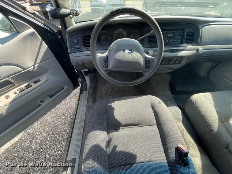 image for item II9374 2003 Ford Crown Victoria Police Interceptor