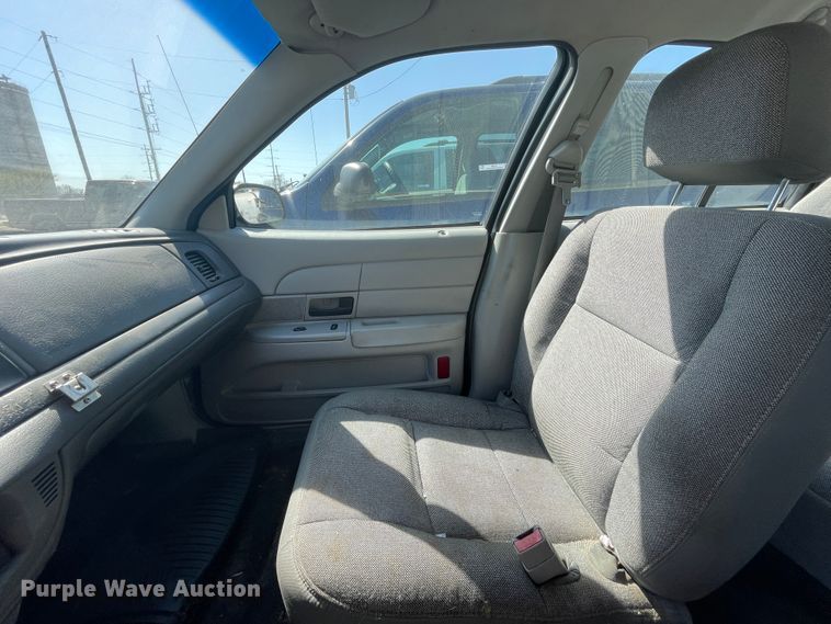 image for item II9374 2003 Ford Crown Victoria Police Interceptor