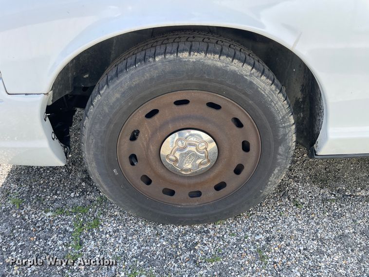 image for item II9374 2003 Ford Crown Victoria Police Interceptor