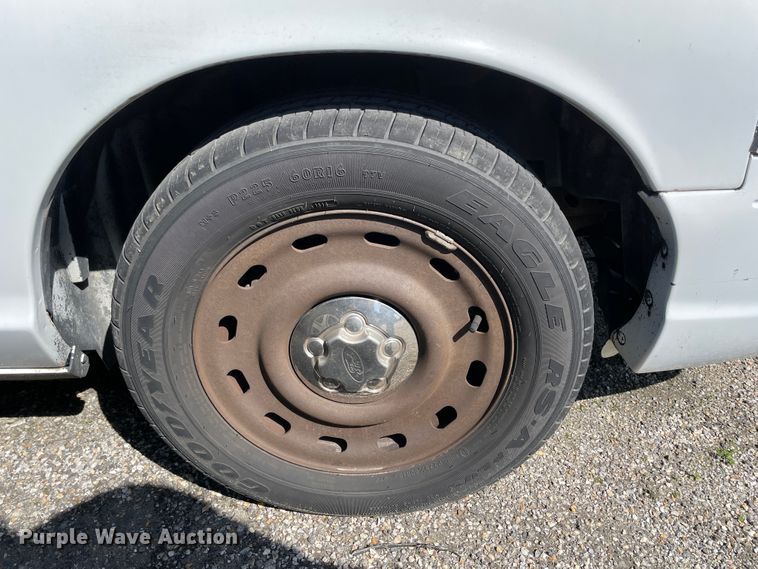 image for item II9374 2003 Ford Crown Victoria Police Interceptor