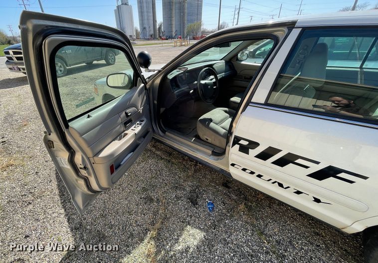 image for item II9375 2007 Ford Crown Victoria Police Interceptor