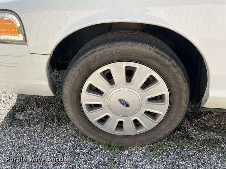 image for item II9375 2007 Ford Crown Victoria Police Interceptor