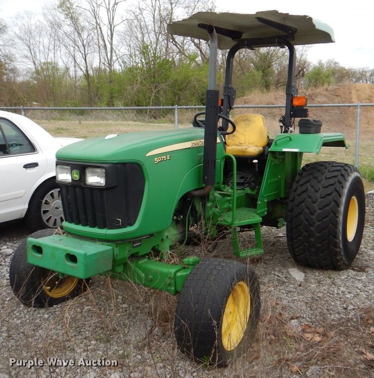 image for item II9939 John Deere 5075E  tractor