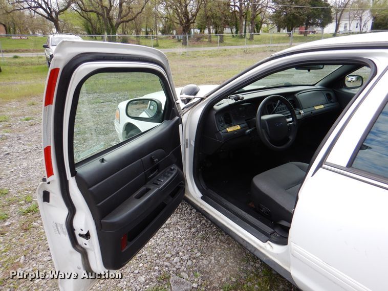 image for item II9940 2010 Ford Crown Victoria Police Interceptor