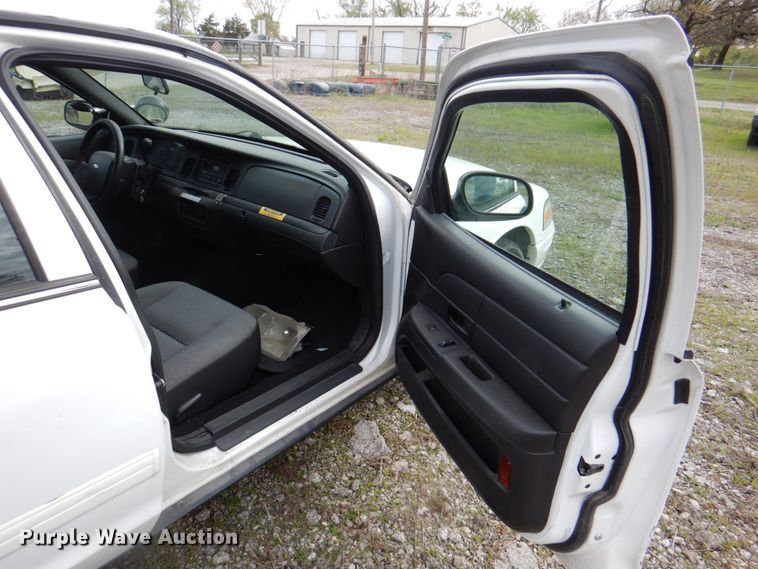 image for item II9940 2010 Ford Crown Victoria Police Interceptor