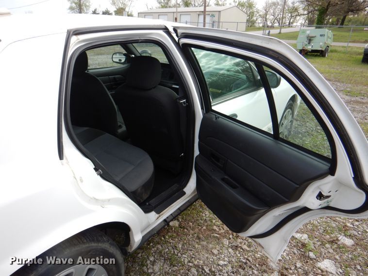 image for item II9940 2010 Ford Crown Victoria Police Interceptor