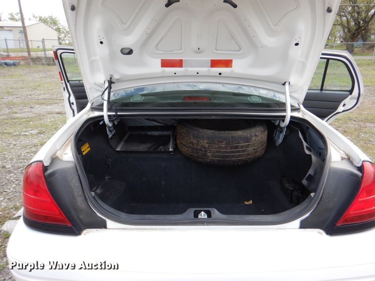 image for item II9940 2010 Ford Crown Victoria Police Interceptor