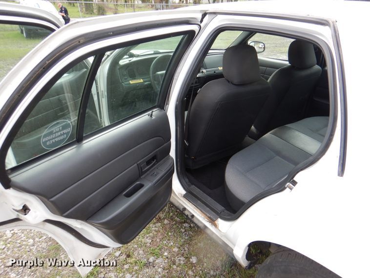 image for item II9940 2010 Ford Crown Victoria Police Interceptor