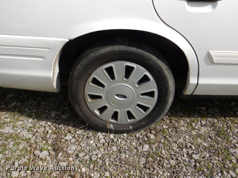 image for item II9940 2010 Ford Crown Victoria Police Interceptor