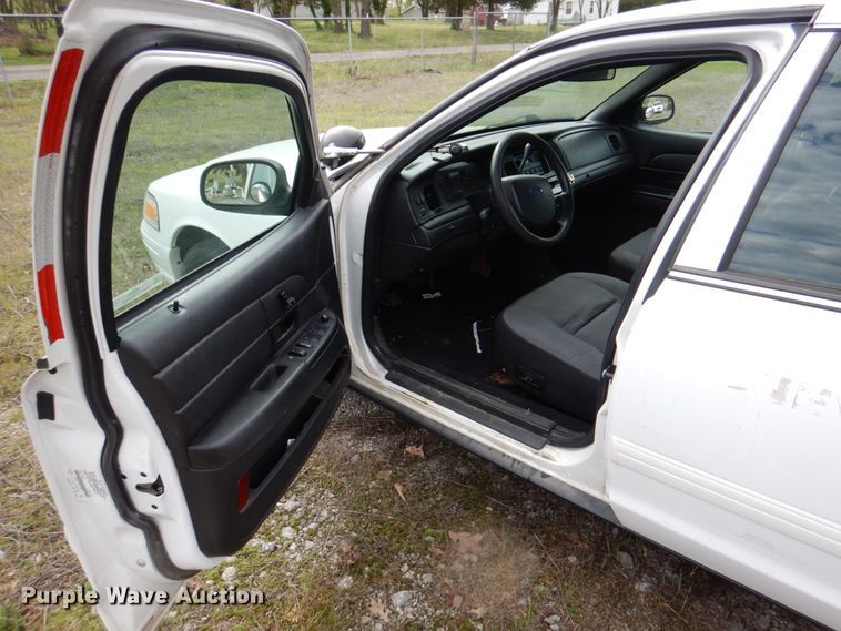 image for item II9941 2010 Ford Crown Victoria Police Interceptor