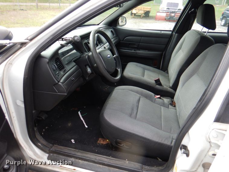 image for item II9941 2010 Ford Crown Victoria Police Interceptor