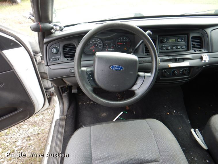 image for item II9941 2010 Ford Crown Victoria Police Interceptor