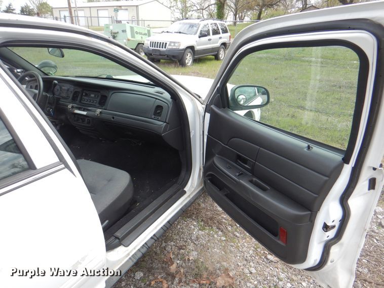 image for item II9941 2010 Ford Crown Victoria Police Interceptor