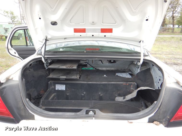 image for item II9941 2010 Ford Crown Victoria Police Interceptor