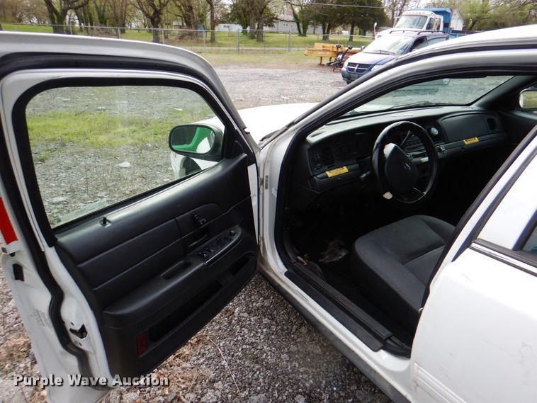 image for item II9942 2011 Ford Crown Victoria Police Interceptor