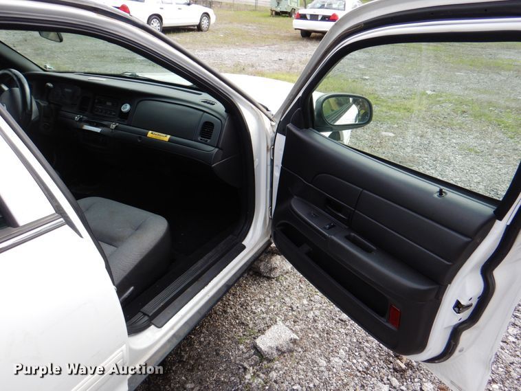 image for item II9942 2011 Ford Crown Victoria Police Interceptor