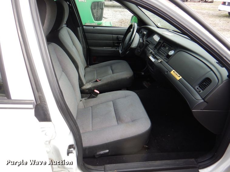 image for item II9942 2011 Ford Crown Victoria Police Interceptor