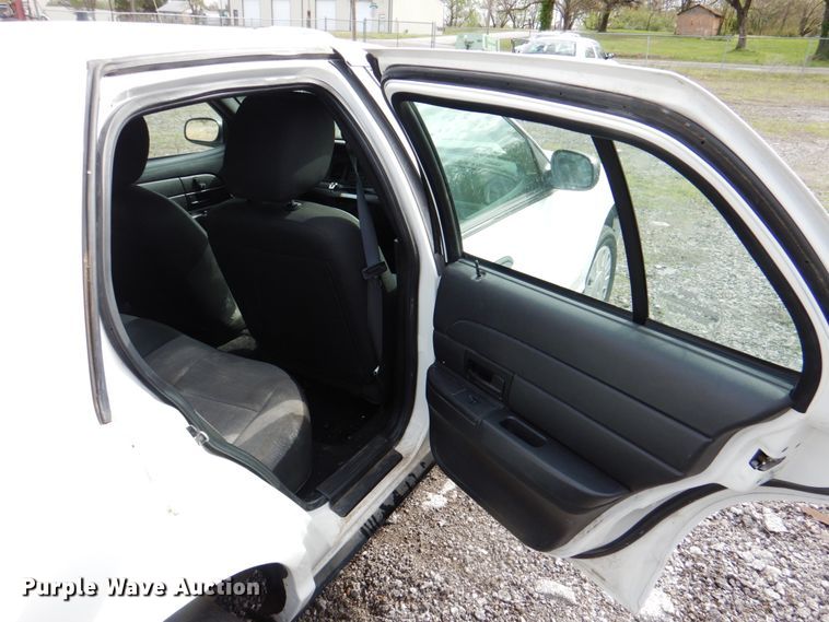 image for item II9942 2011 Ford Crown Victoria Police Interceptor