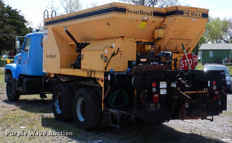 image for item II9943 1990 International F2554  asphalt slurry truck