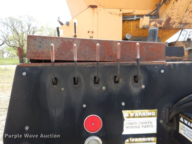 image for item II9943 1990 International F2554  asphalt slurry truck