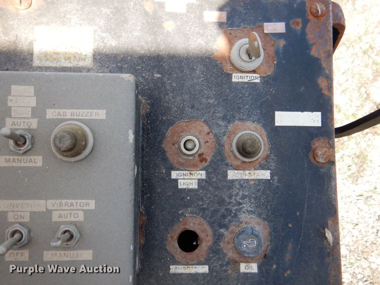 image for item II9943 1990 International F2554  asphalt slurry truck