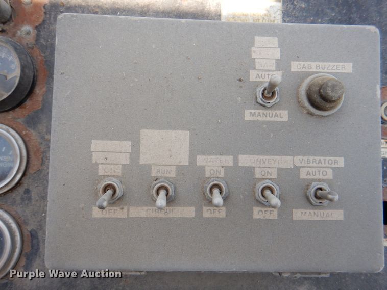 image for item II9943 1990 International F2554  asphalt slurry truck