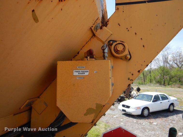 image for item II9943 1990 International F2554  asphalt slurry truck