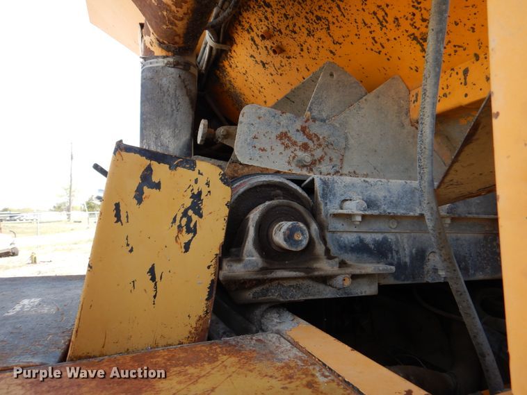 image for item II9943 1990 International F2554  asphalt slurry truck