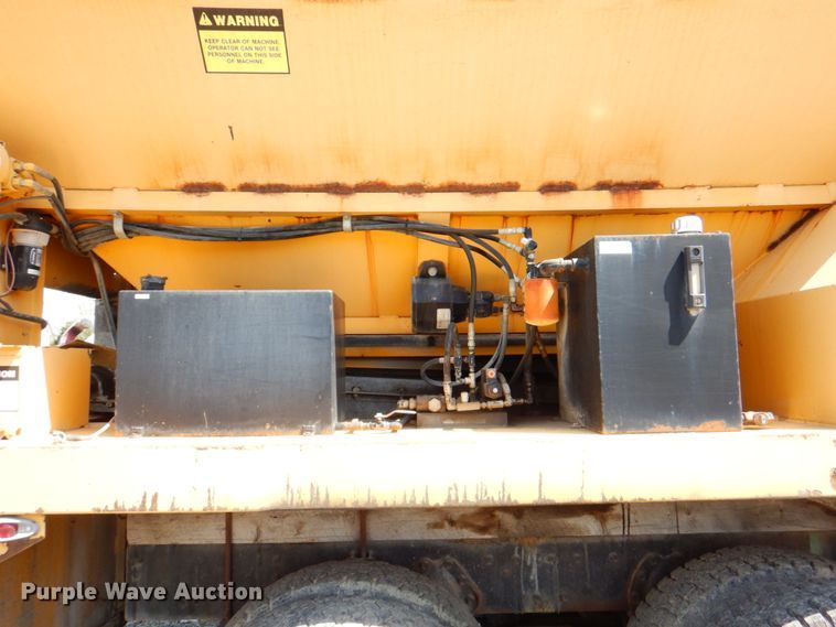 image for item II9943 1990 International F2554  asphalt slurry truck