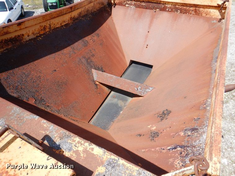 image for item II9943 1990 International F2554  asphalt slurry truck