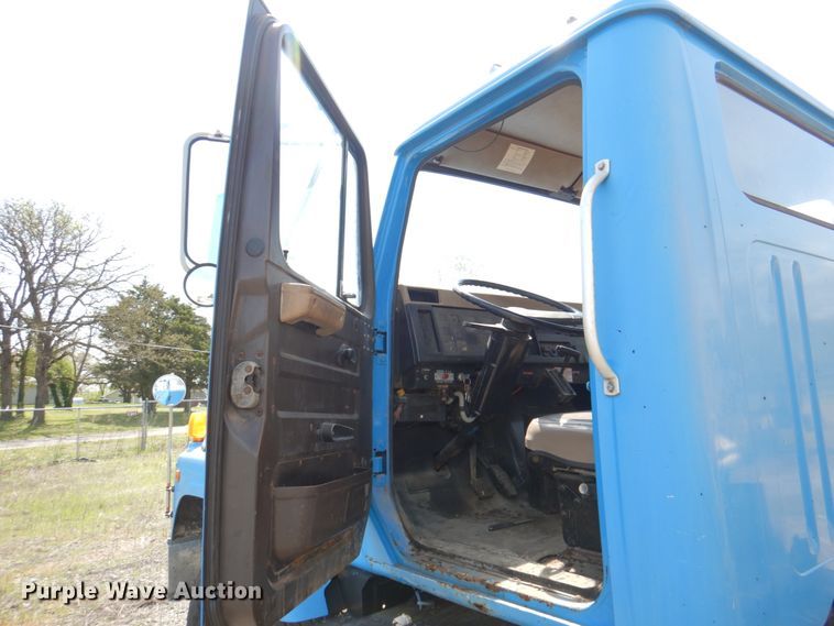 image for item II9943 1990 International F2554  asphalt slurry truck