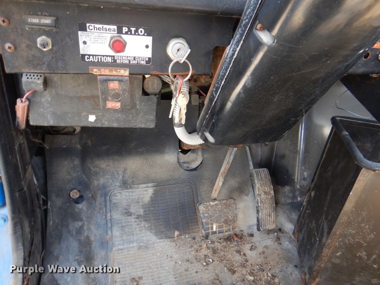 image for item II9943 1990 International F2554  asphalt slurry truck