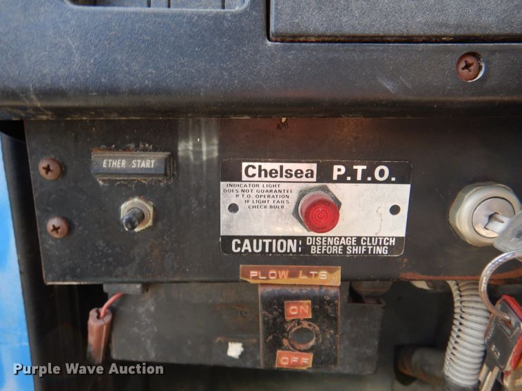 image for item II9943 1990 International F2554  asphalt slurry truck