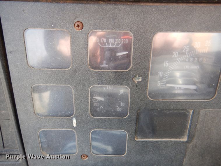 image for item II9943 1990 International F2554  asphalt slurry truck