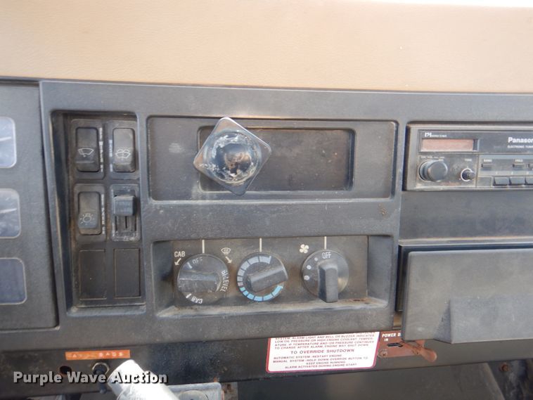 image for item II9943 1990 International F2554  asphalt slurry truck